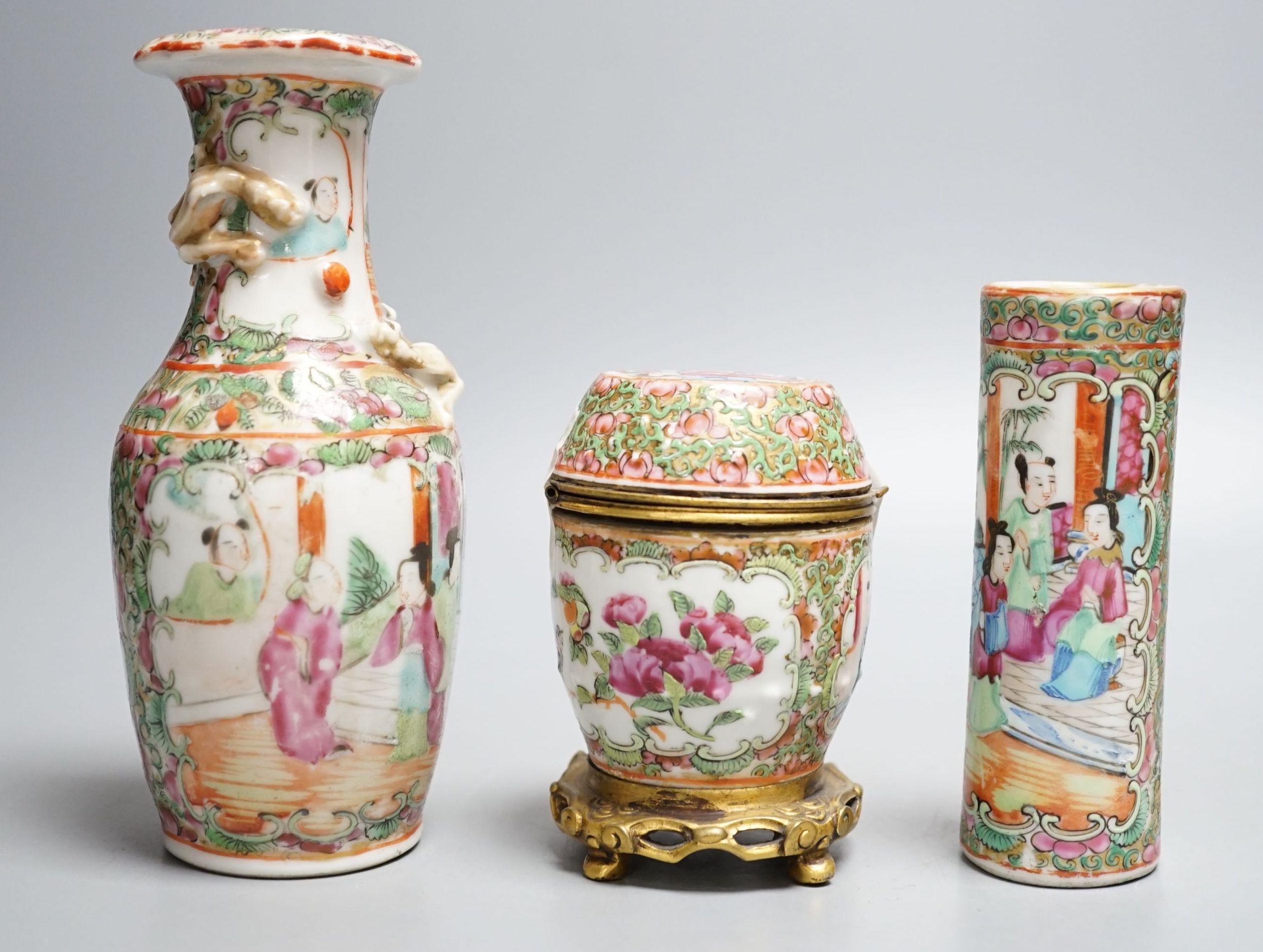 A group of three Chinese famille rose vessels, 19th century - tallest 15cm